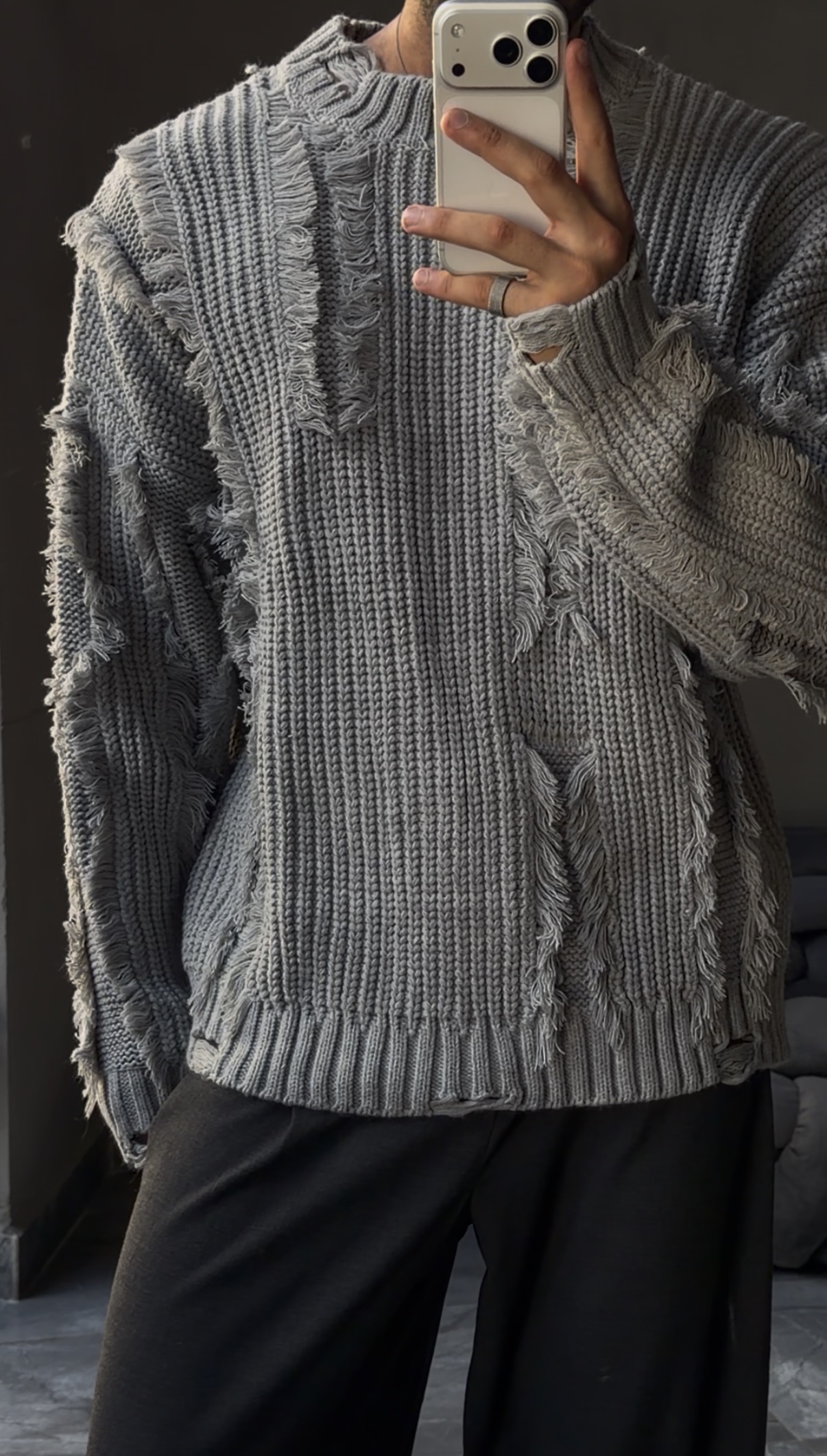 Yırtık Detaylı Oversize Triko Kazak”